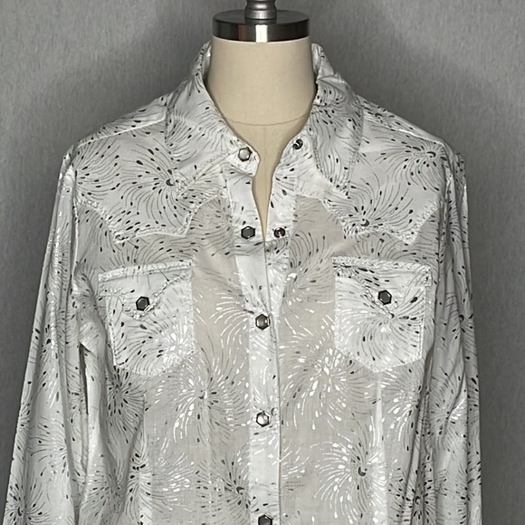 NWOT, women’s Roper Wear the west. 
Western Shirt., Size L - Picture 2 of 11